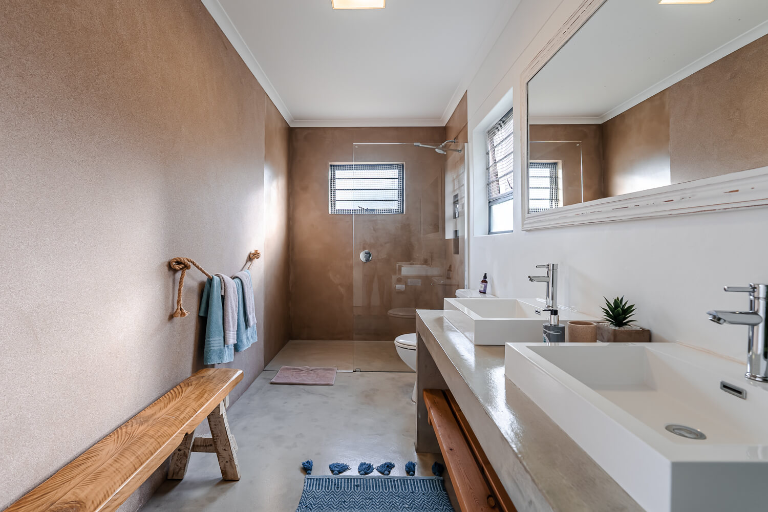 big bathroom with shower adn double vanity